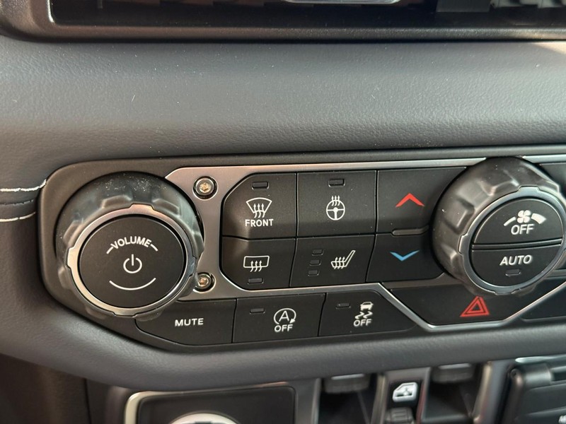 Jeep Gladiator Vehicle Image 19