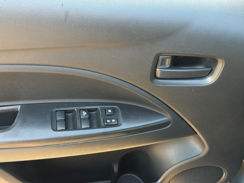 Mitsubishi Mirage Vehicle Image 17