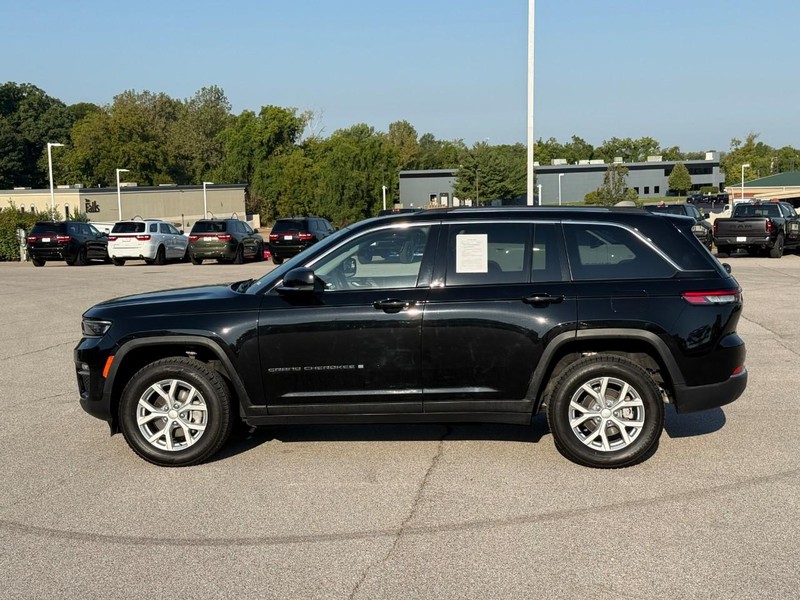 Jeep Grand Cherokee Vehicle Full-screen Gallery Image 2