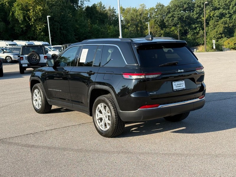 Jeep Grand Cherokee Vehicle Full-screen Gallery Image 3