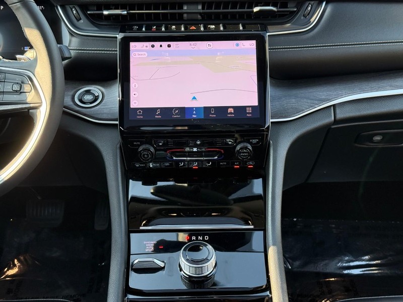 Jeep Grand Cherokee Vehicle Full-screen Gallery Image 10