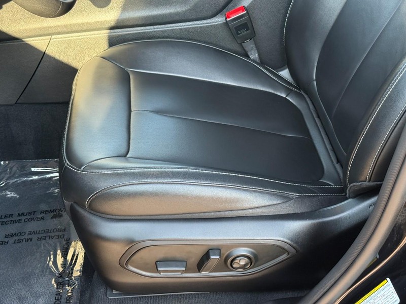 Jeep Grand Cherokee Vehicle Full-screen Gallery Image 13
