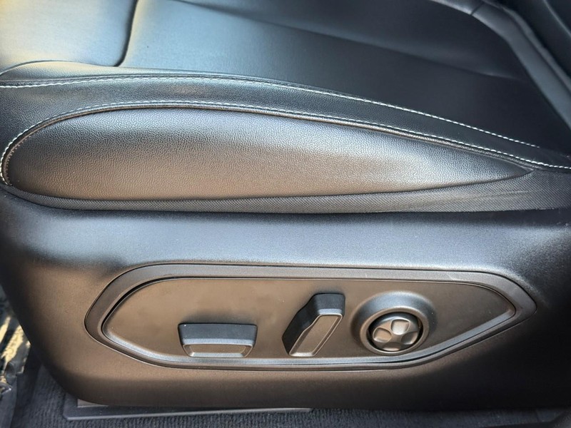 Jeep Grand Cherokee Vehicle Full-screen Gallery Image 14