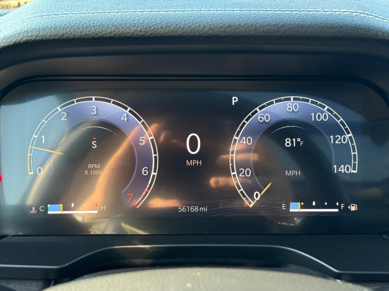 Jeep Grand Cherokee Vehicle Full-screen Gallery Image 17