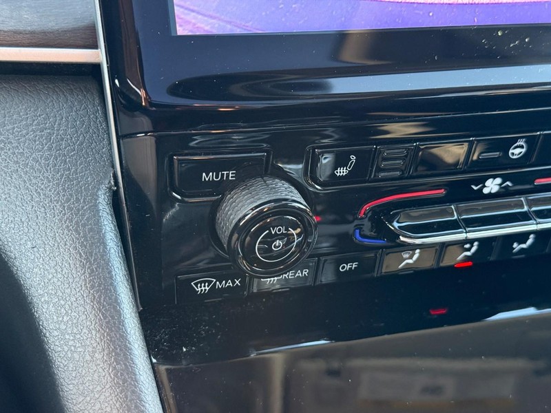 Jeep Grand Cherokee Vehicle Full-screen Gallery Image 18