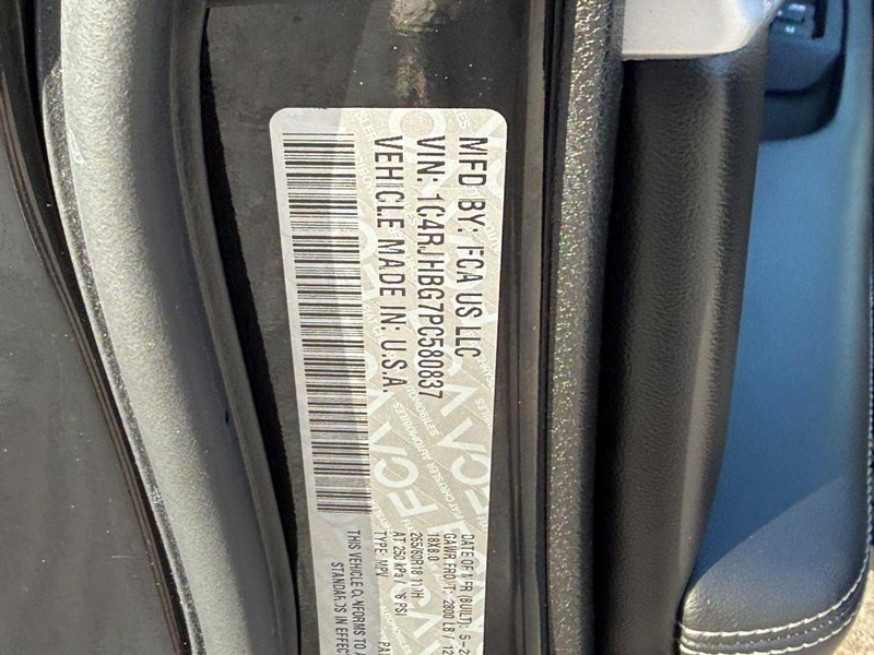 Jeep Grand Cherokee Vehicle Full-screen Gallery Image 20