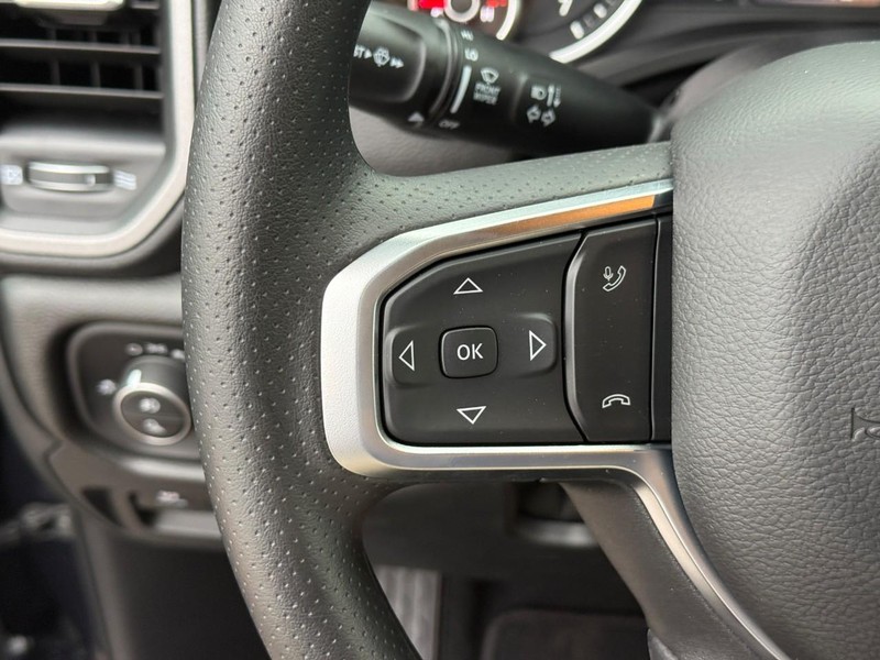 Ram 1500 Vehicle Image 16