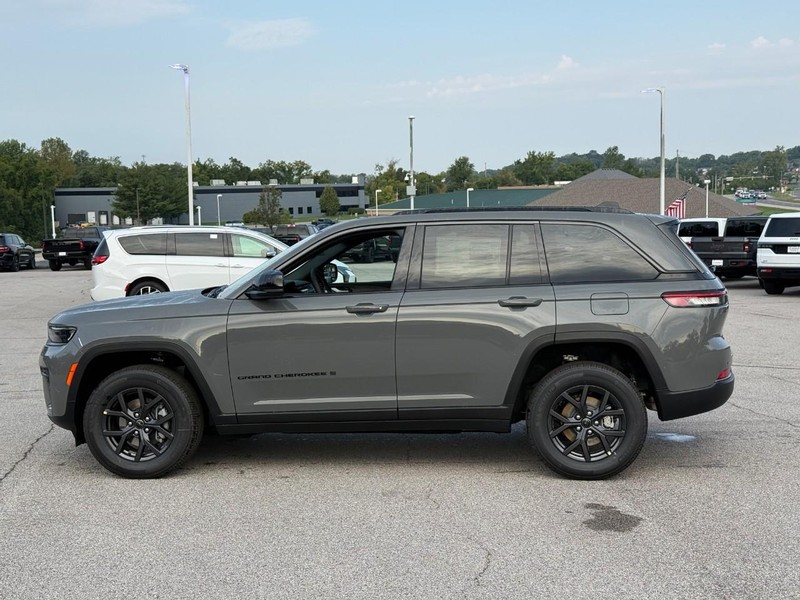 Jeep Grand Cherokee Vehicle Image 03