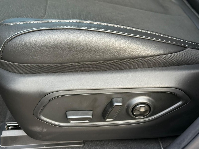 Jeep Grand Cherokee Vehicle Image 15