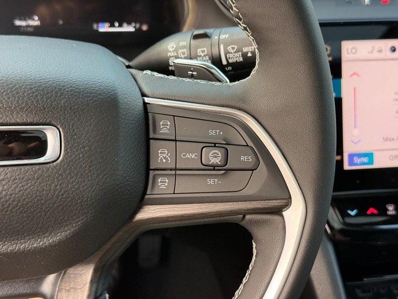 Jeep Grand Cherokee Vehicle Image 17