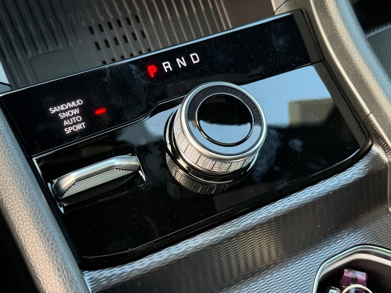 Jeep Grand Cherokee Vehicle Image 18