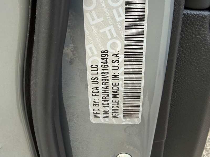 Jeep Grand Cherokee Vehicle Image 20