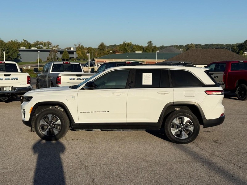 Jeep Grand Cherokee 4xe Vehicle Image 03