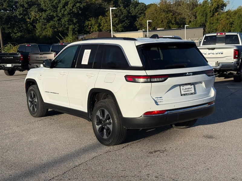 Jeep Grand Cherokee 4xe Vehicle Image 04