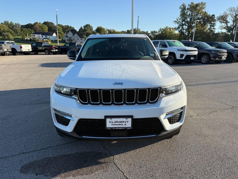 Jeep Grand Cherokee 4xe Vehicle Image 12