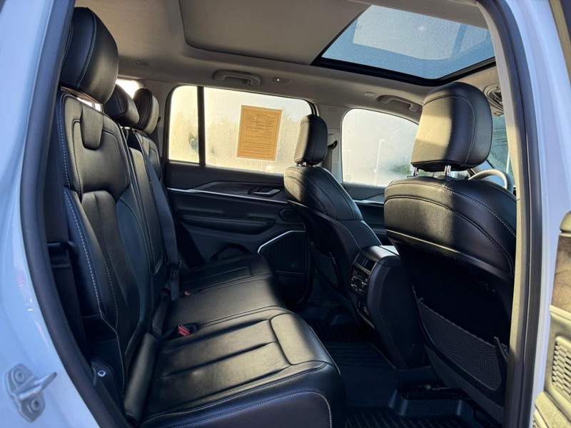 Jeep Grand Cherokee 4xe Vehicle Image 13