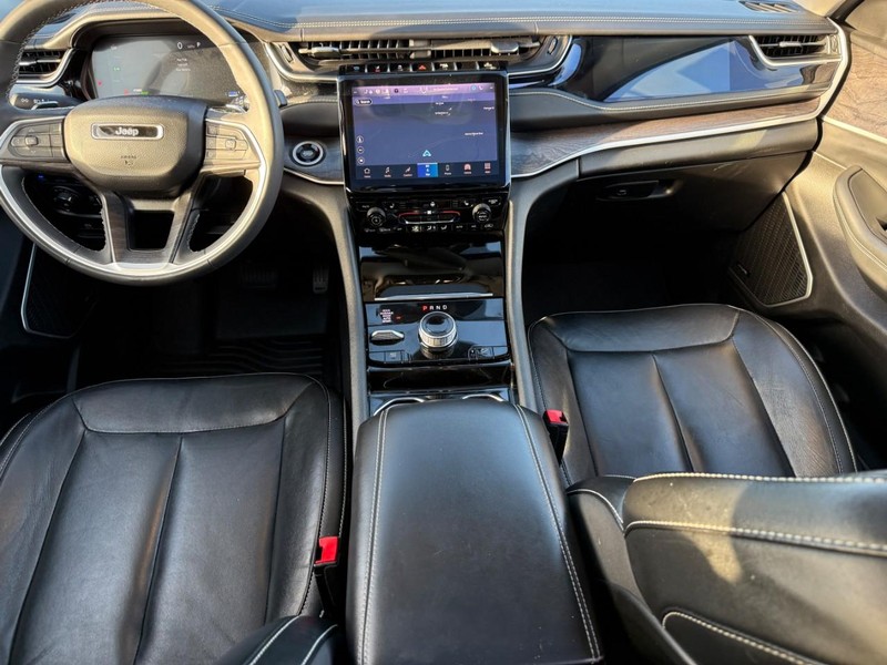 Jeep Grand Cherokee 4xe Vehicle Image 14