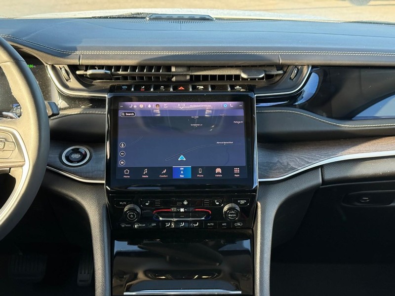 Jeep Grand Cherokee 4xe Vehicle Image 16
