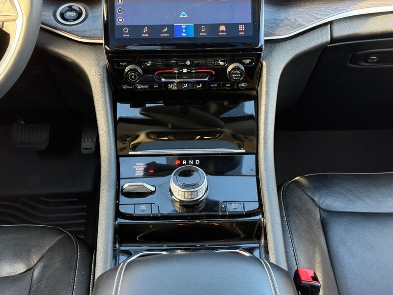Jeep Grand Cherokee 4xe Vehicle Image 18