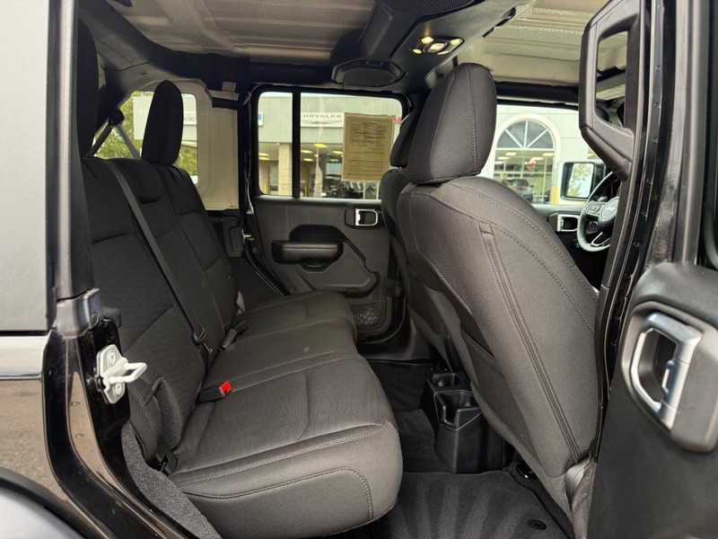 Jeep Wrangler Unlimited Vehicle Image 13