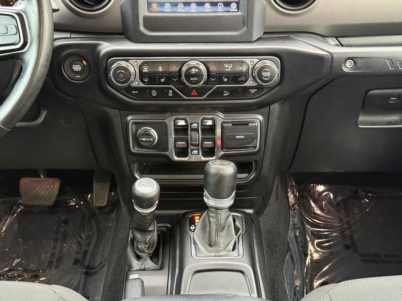 Jeep Wrangler Unlimited Vehicle Image 17