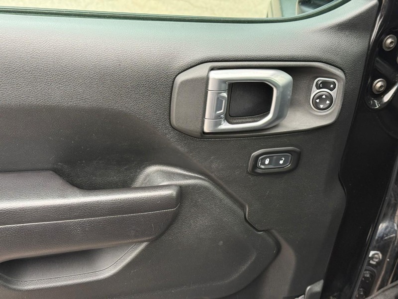 Jeep Wrangler Unlimited Vehicle Image 18