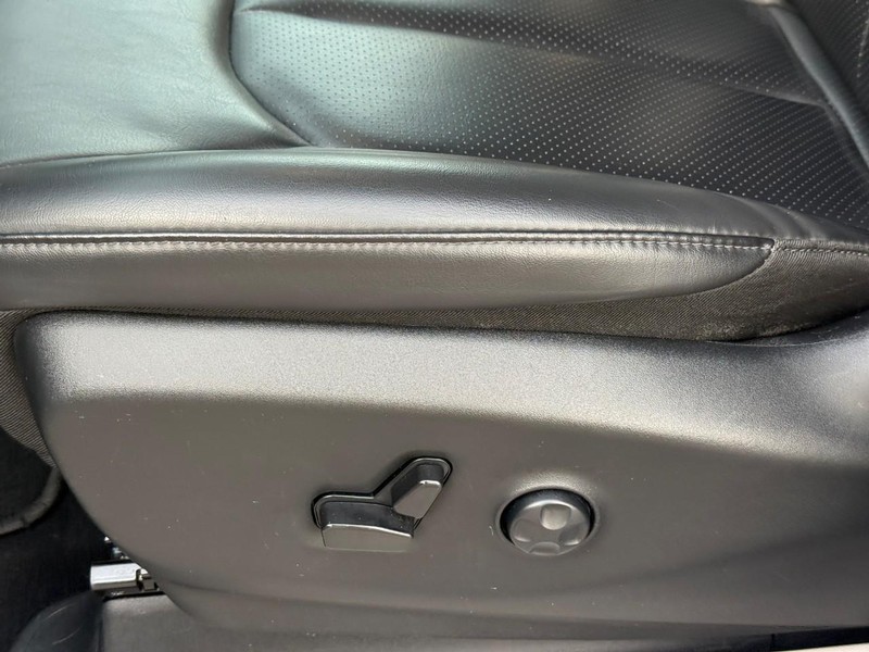Chrysler Pacifica Vehicle Image 20