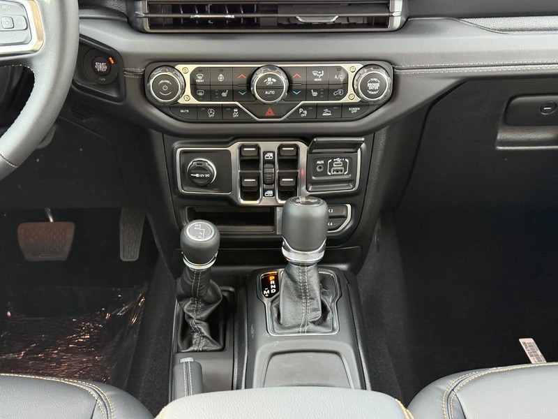 Jeep Wrangler Vehicle Image 12