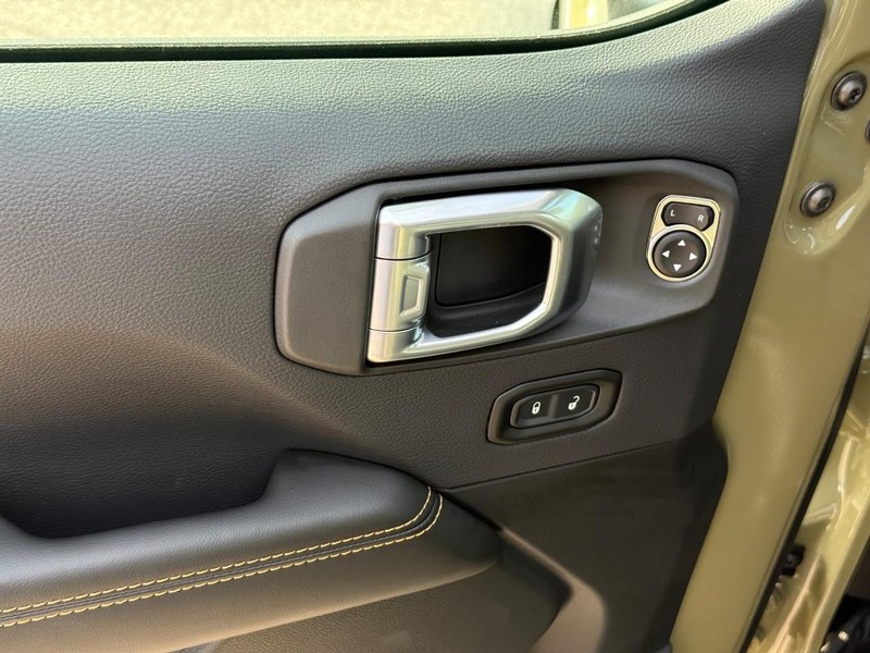 Jeep Wrangler Vehicle Image 13