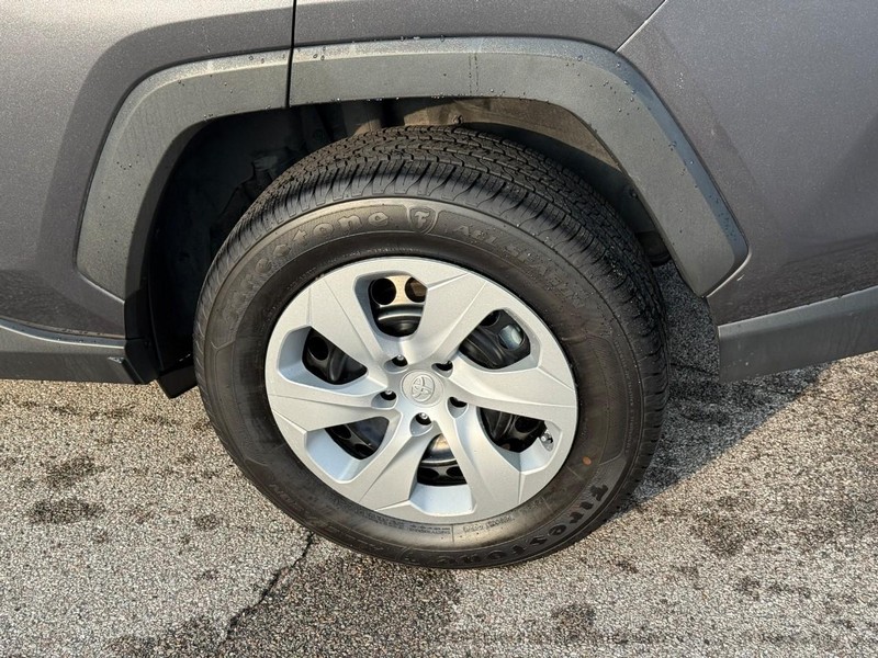 Toyota RAV4 Vehicle Image 05