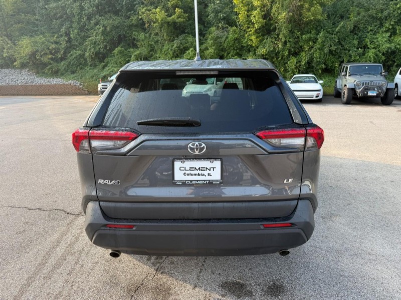 Toyota RAV4 Vehicle Image 09