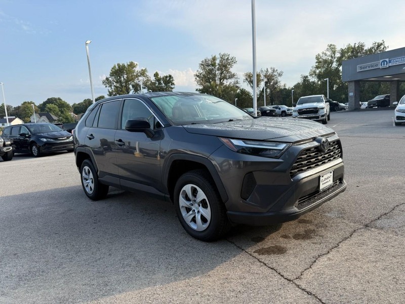 Toyota RAV4 Vehicle Image 12