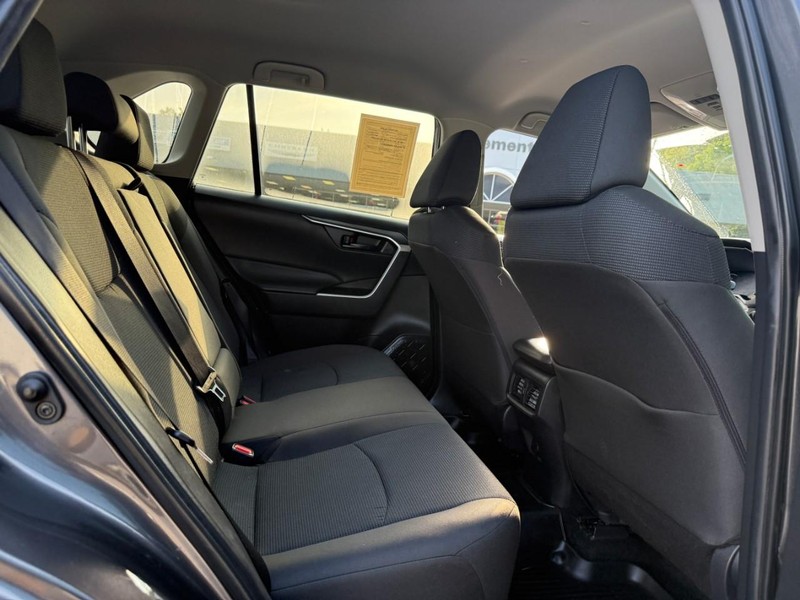 Toyota RAV4 Vehicle Image 14