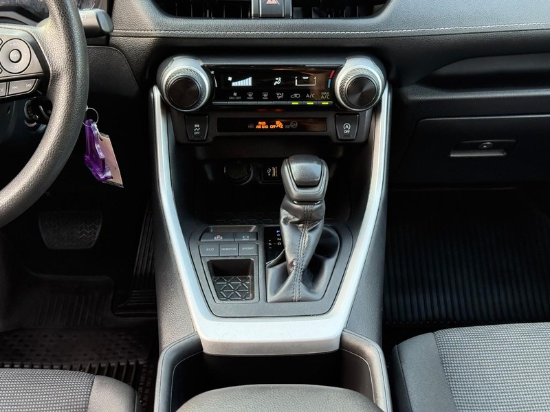 Toyota RAV4 Vehicle Image 18