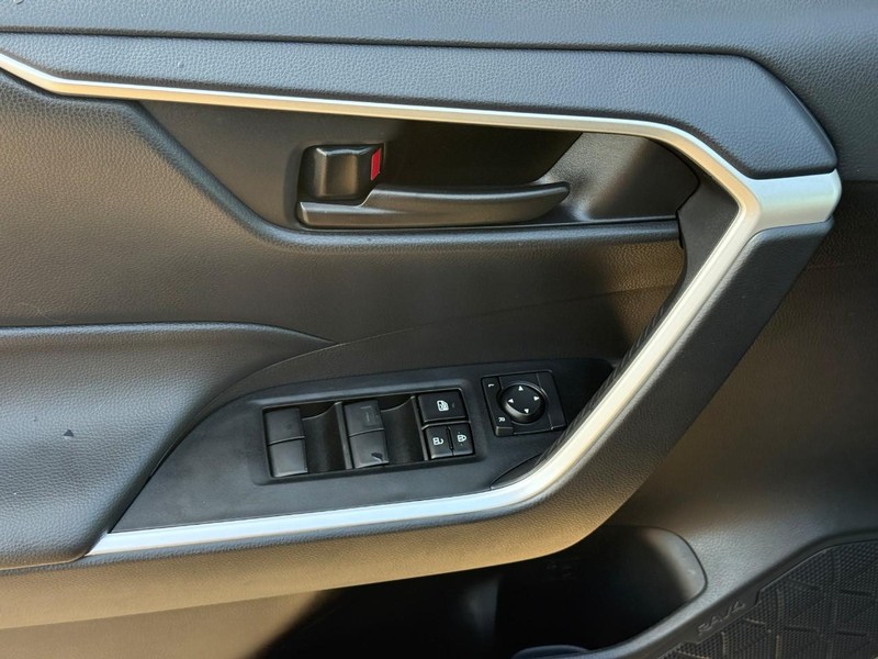 Toyota RAV4 Vehicle Image 19