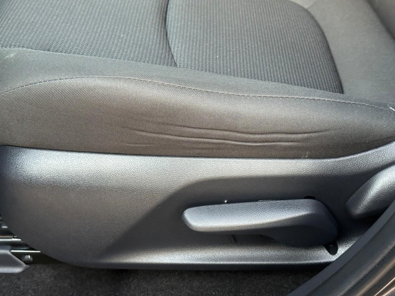 Toyota RAV4 Vehicle Image 22