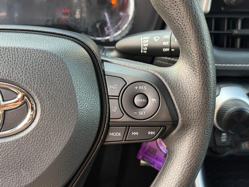 Toyota RAV4 Vehicle Image 24