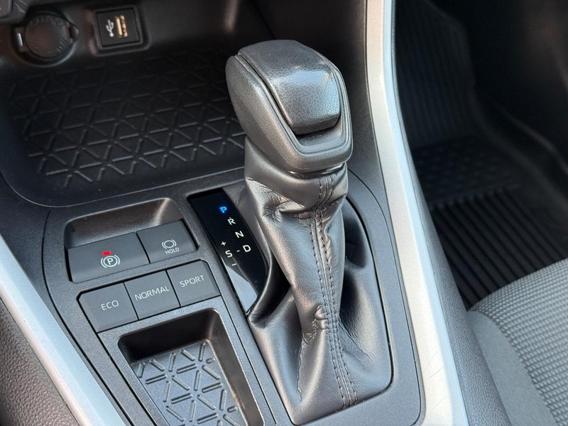 Toyota RAV4 Vehicle Image 25