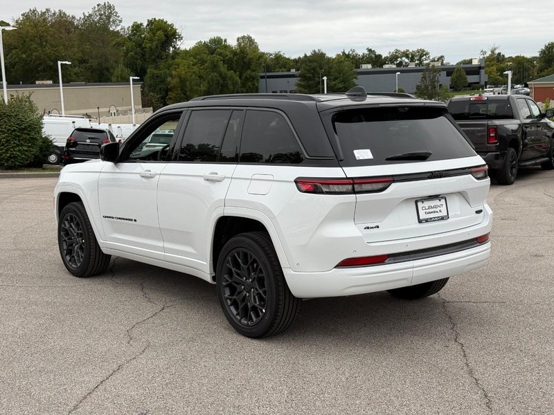 Jeep Grand Cherokee Vehicle Image 04