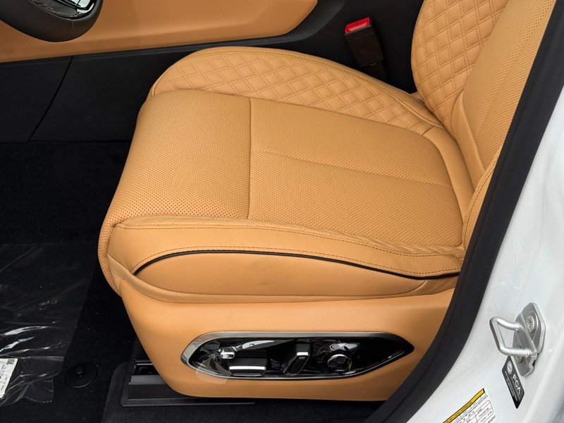 Jeep Grand Cherokee Vehicle Image 17