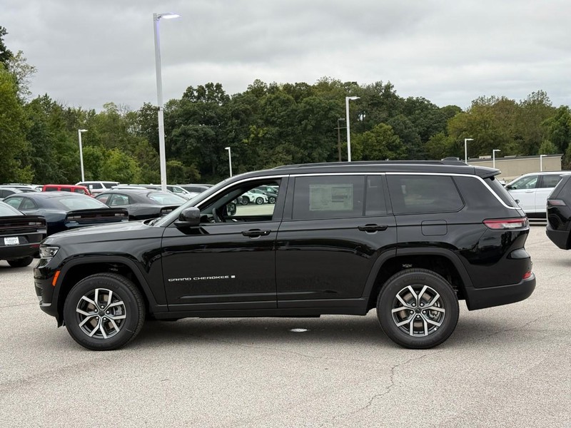 Jeep Grand Cherokee L Vehicle Image 03