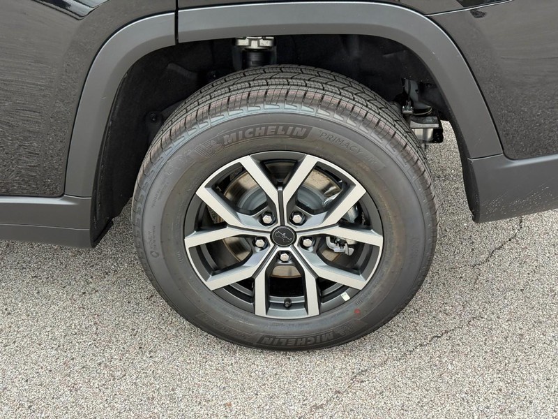 Jeep Grand Cherokee L Vehicle Image 05