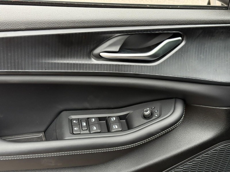 Jeep Grand Cherokee L Vehicle Image 16