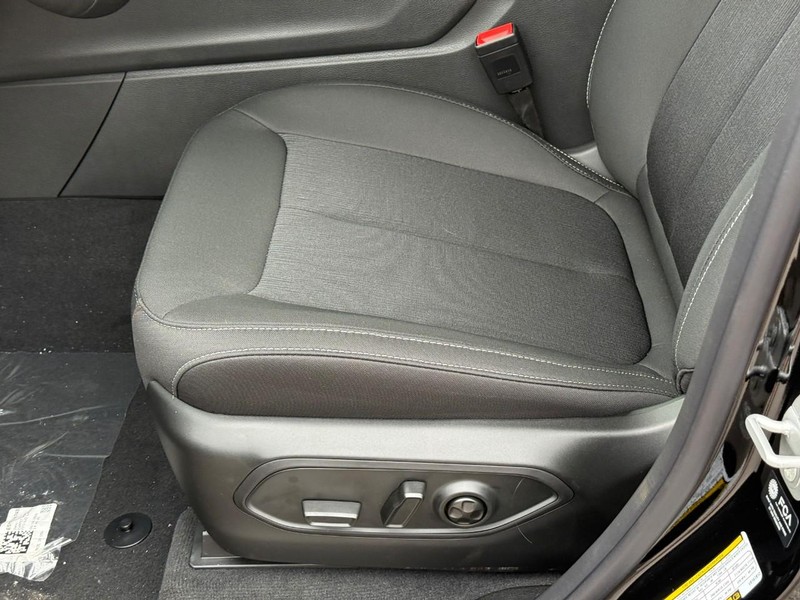 Jeep Grand Cherokee L Vehicle Image 17