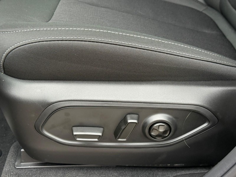 Jeep Grand Cherokee L Vehicle Image 18