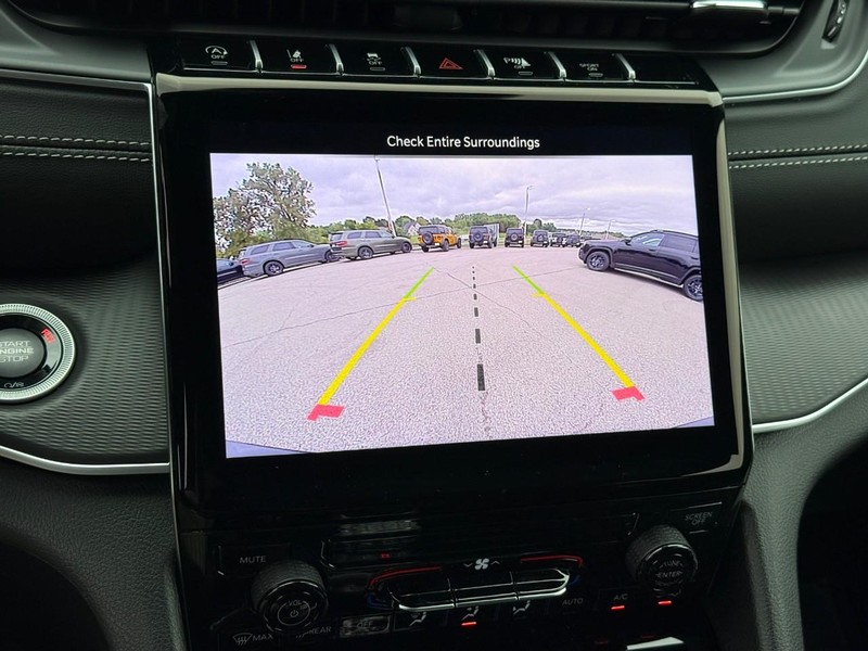 Jeep Grand Cherokee L Vehicle Image 22