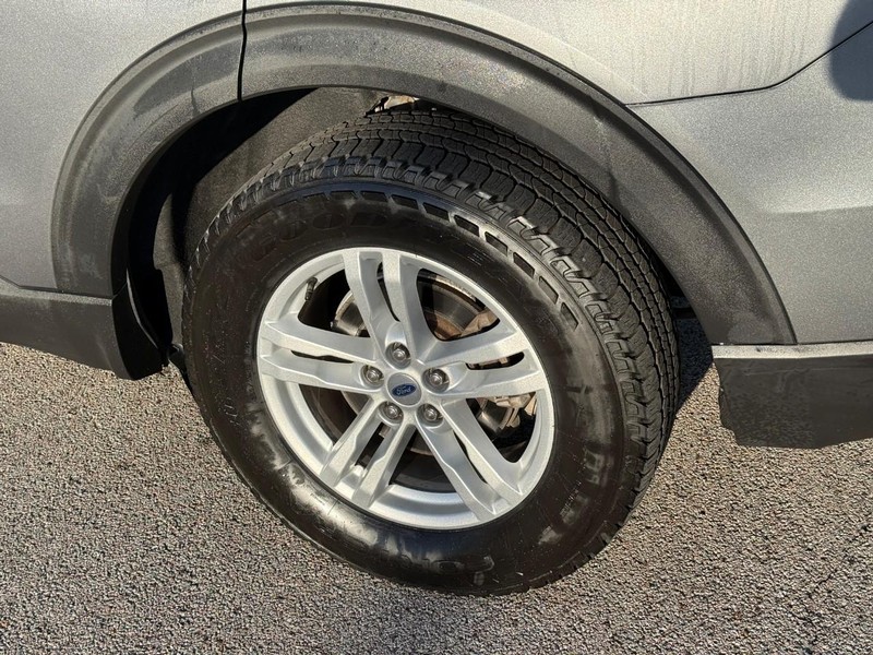 Ford Explorer Vehicle Image 05