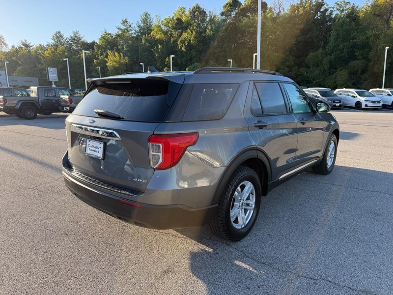 Ford Explorer Vehicle Image 11