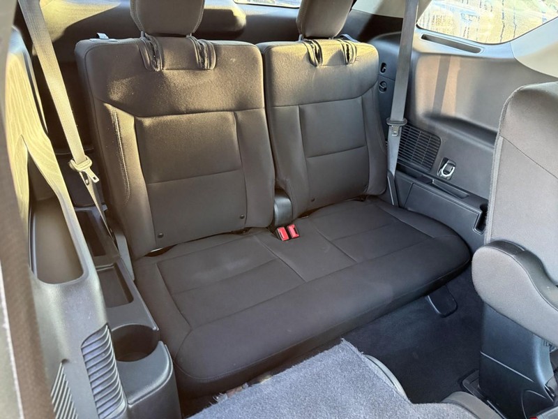 Ford Explorer Vehicle Image 15