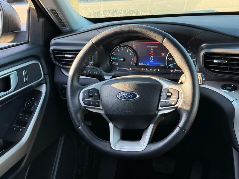 Ford Explorer Vehicle Image 17